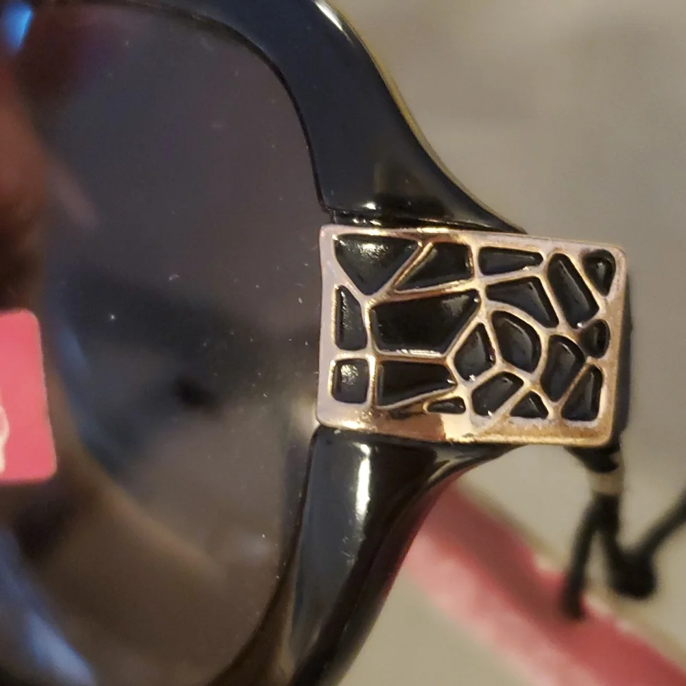 Foster Grant Sunnies - Picture 6 of 6